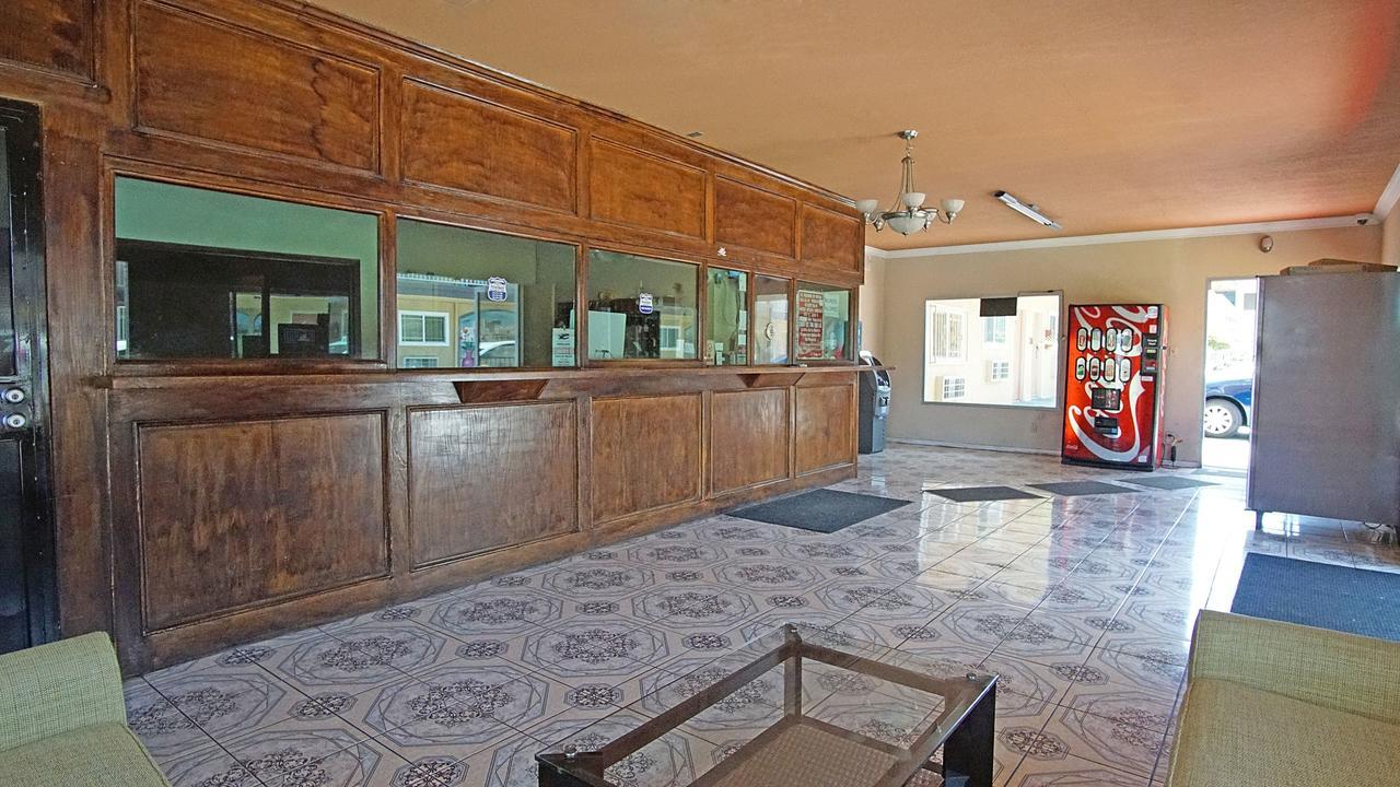 Los Angeles Inn & Suites - Lax West Athens Dış mekan fotoğraf