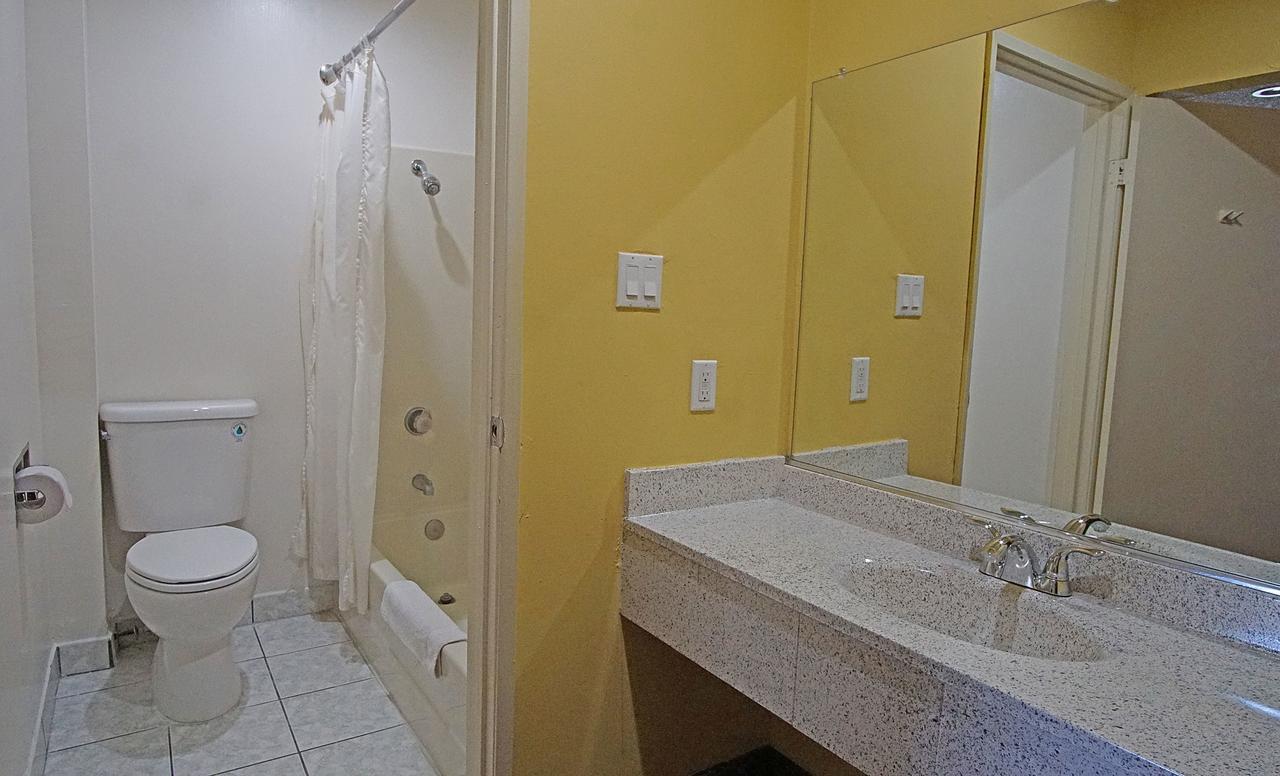 Los Angeles Inn & Suites - Lax West Athens Dış mekan fotoğraf