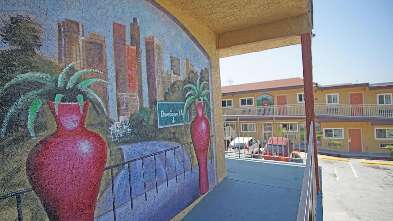 Los Angeles Inn & Suites - Lax West Athens Dış mekan fotoğraf