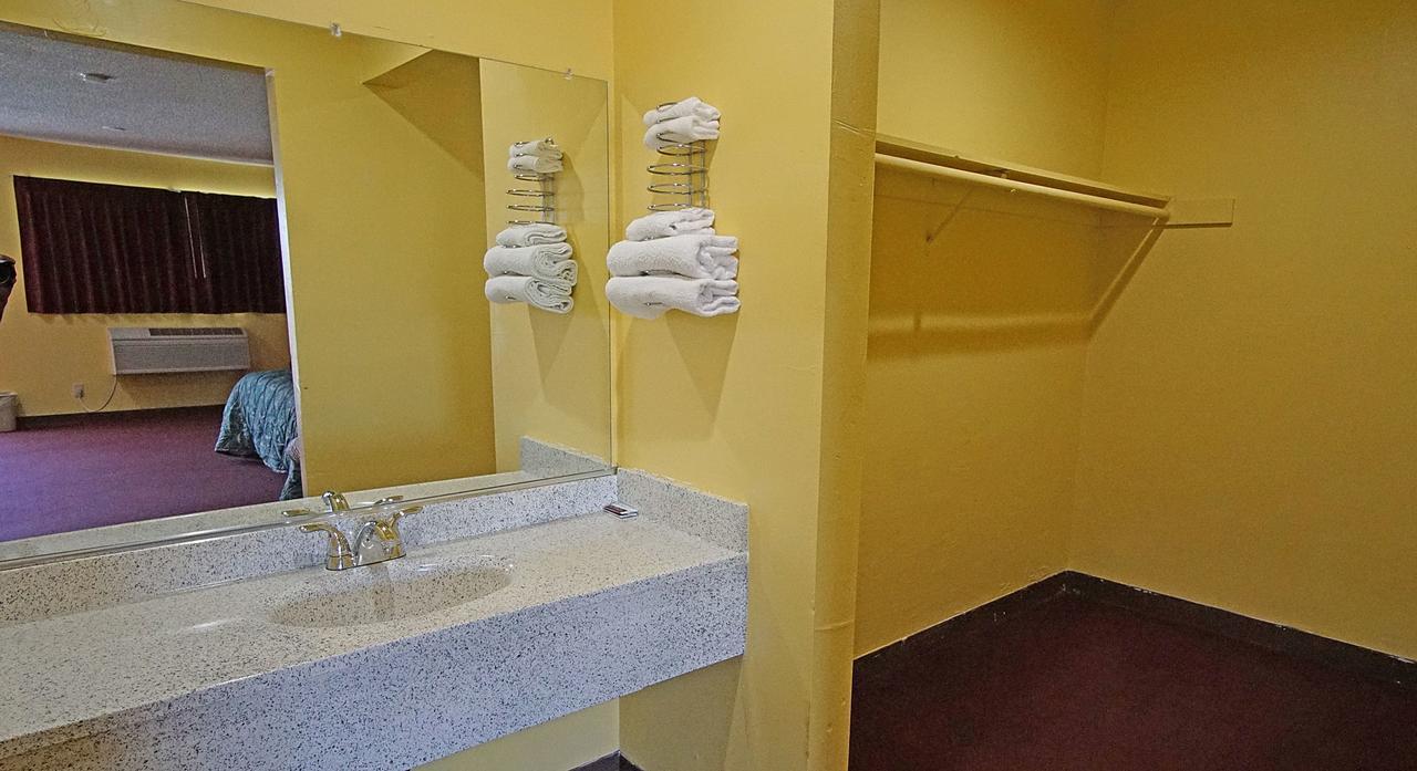 Los Angeles Inn & Suites - Lax West Athens Dış mekan fotoğraf